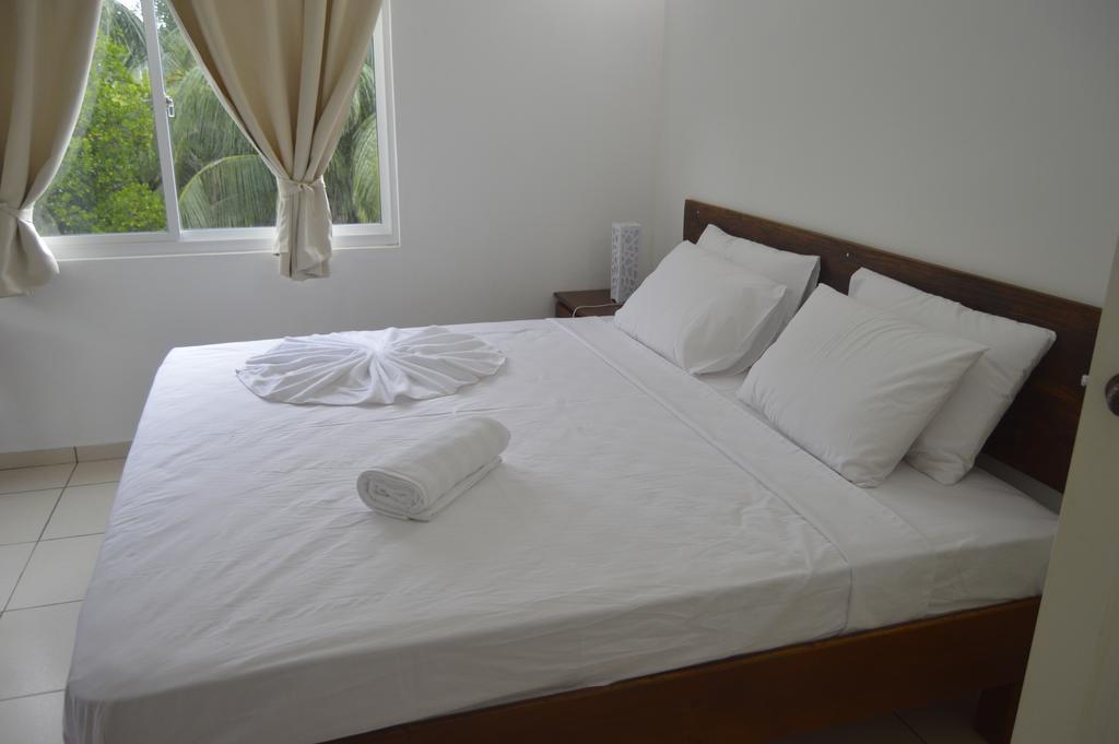 Chez Payet Airport Guesthouse Pointe La Rue Exterior photo